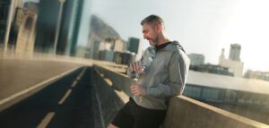 Person taking a break during a workout after noticing a rapid increase in heart rate, illustrating panic attack during workout symptoms.